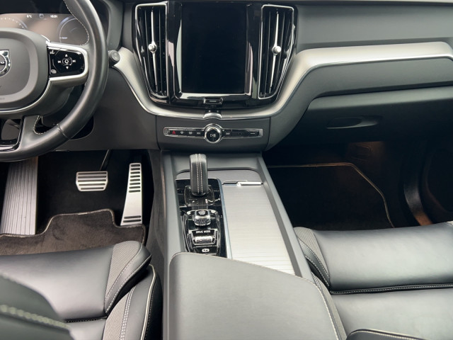 Volvo  XC 60 R Design Recharge Plug-In Hybrid AWD Bluetooth Navi LED Klima Standhzg Ein